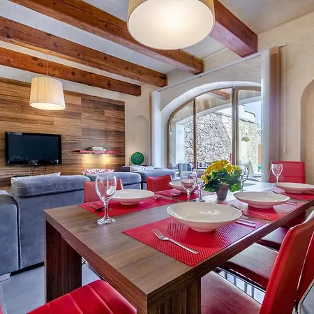 Peaceful Retreat With Pool & Sun Lounger *