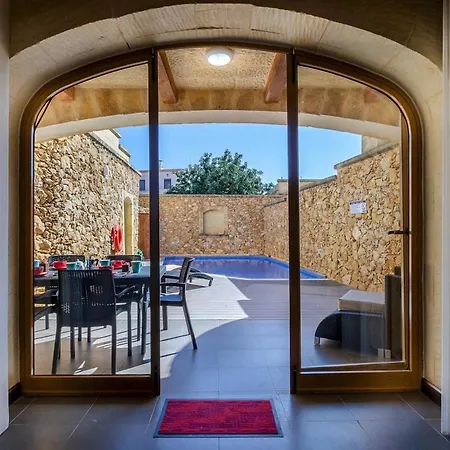 Villa Peaceful Retreat With Pool & Sun Lounger *