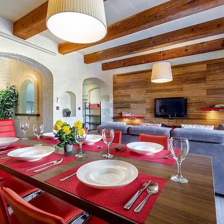 Peaceful Retreat With Pool & Sun Lounger