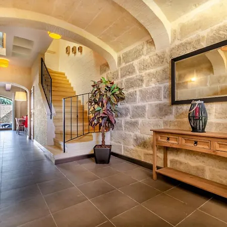 Peaceful Retreat With Pool & Sun Lounger Villa *