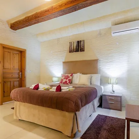 Peaceful Retreat With Pool & Sun Lounger Xaghra