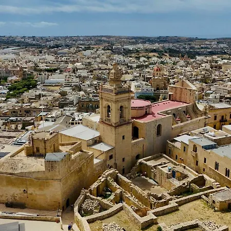 Peaceful Retreat With Pool & Sun Lounger Villa